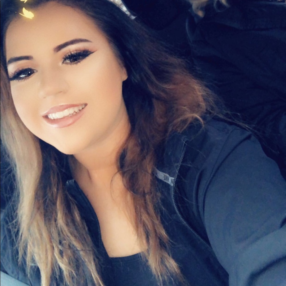 Meet your Posher, Adrianna